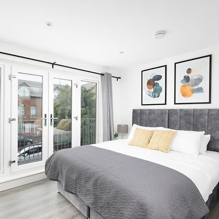 Skyvillion - London Enfield Chase Apartments With Parking & Wifi Exterior foto