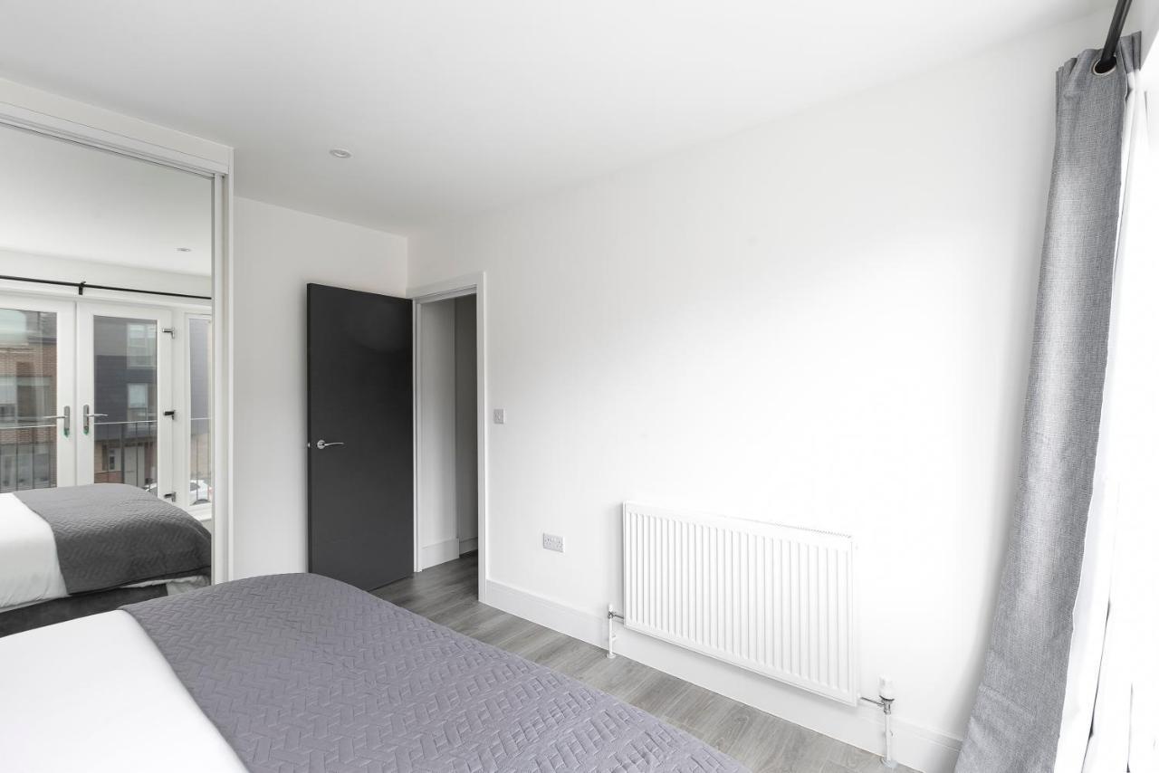 Skyvillion - London Enfield Chase Apartments With Parking & Wifi Exterior foto
