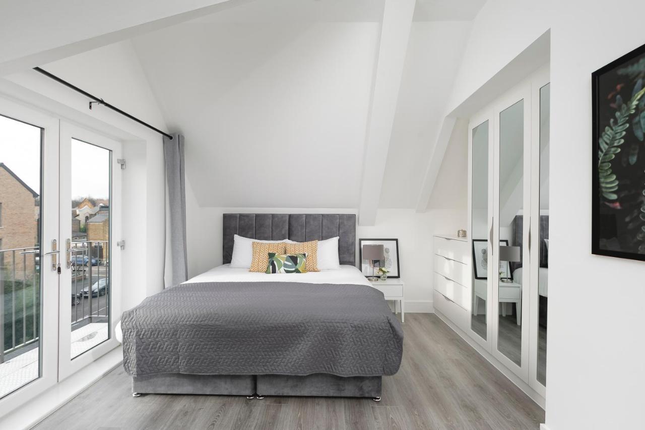 Skyvillion - London Enfield Chase Apartments With Parking & Wifi Exterior foto