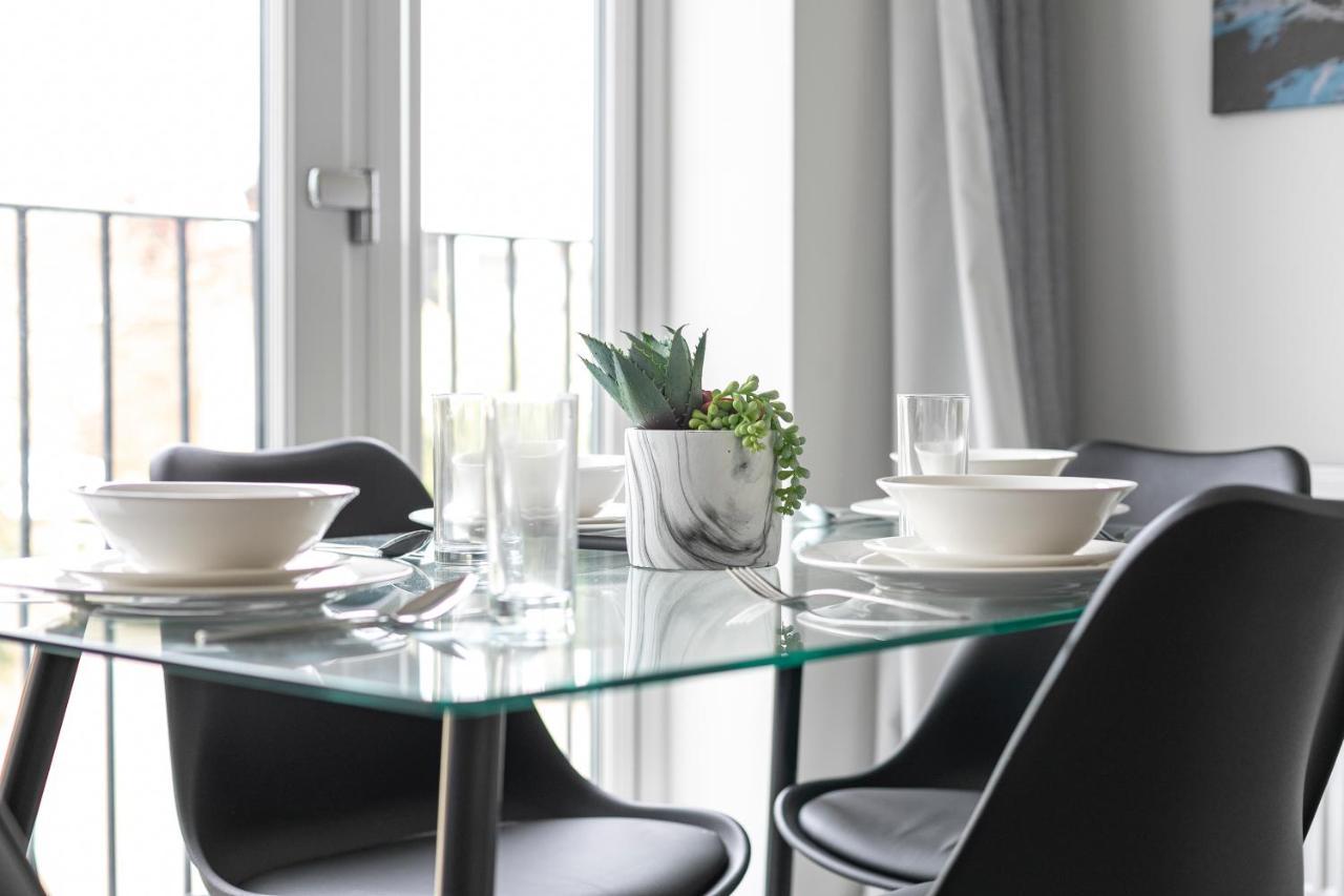 Skyvillion - London Enfield Chase Apartments With Parking & Wifi Exterior foto