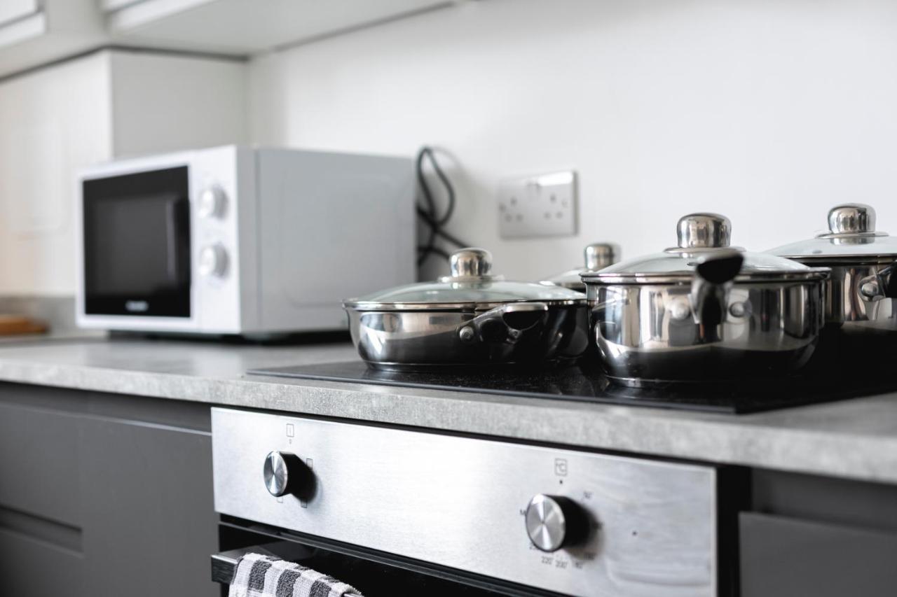 Skyvillion - London Enfield Chase Apartments With Parking & Wifi Exterior foto