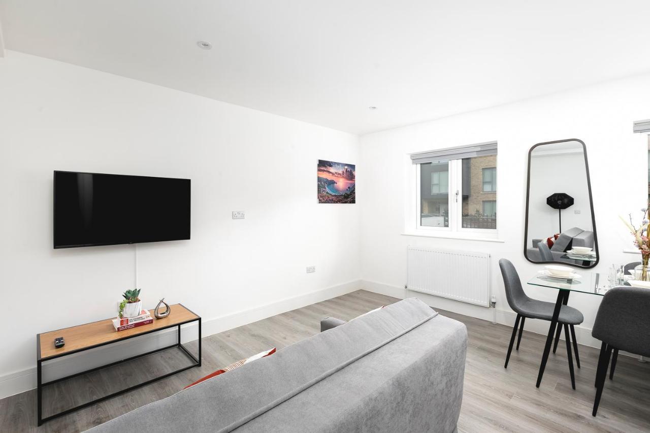 Skyvillion - London Enfield Chase Apartments With Parking & Wifi Exterior foto
