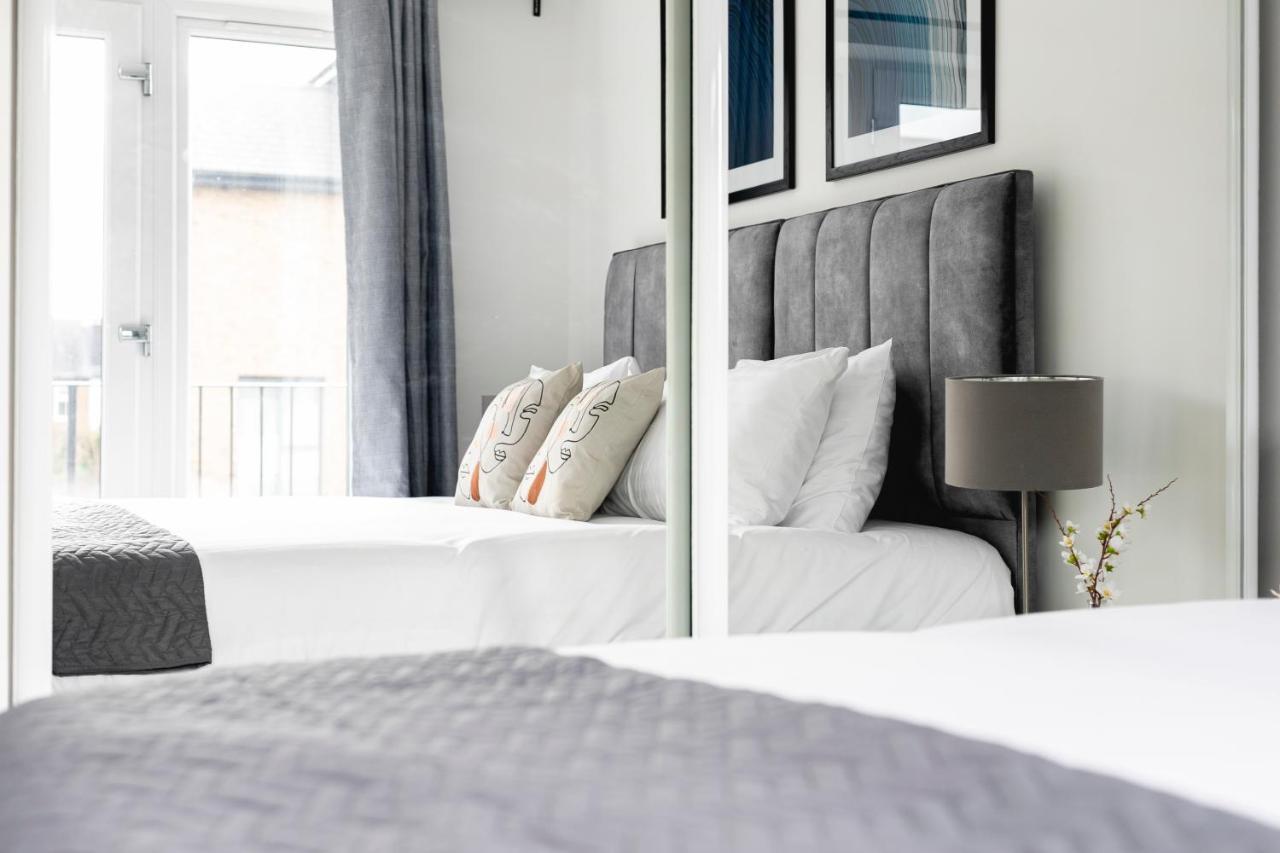 Skyvillion - London Enfield Chase Apartments With Parking & Wifi Exterior foto