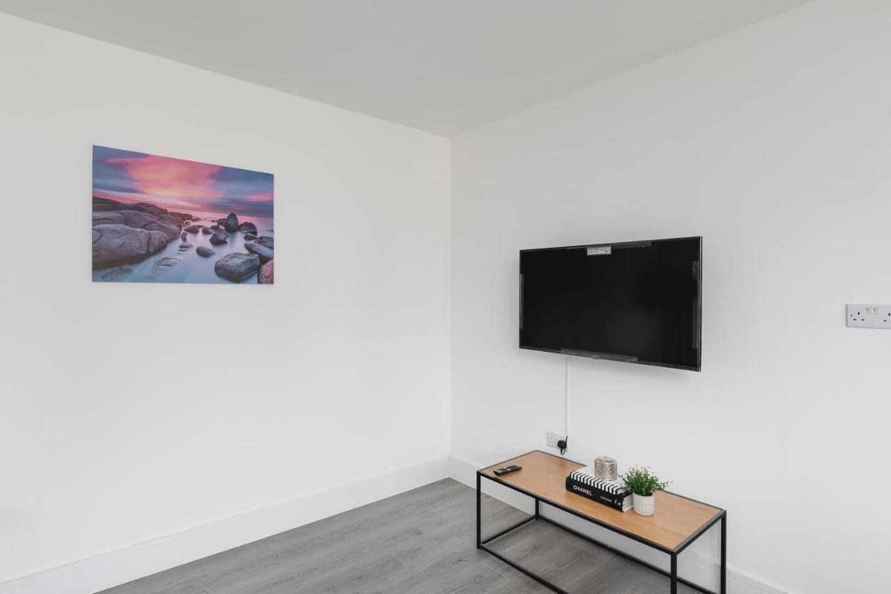 Skyvillion - London Enfield Chase Apartments With Parking & Wifi Exterior foto