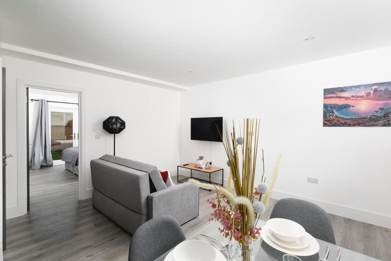 Skyvillion - London Enfield Chase Apartments With Parking & Wifi Exterior foto