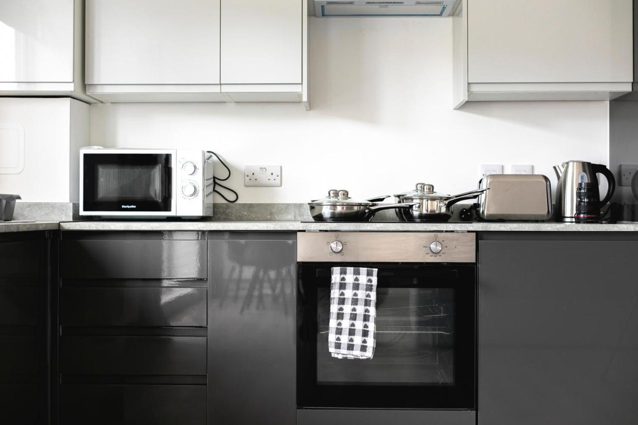 Skyvillion - London Enfield Chase Apartments With Parking & Wifi Exterior foto