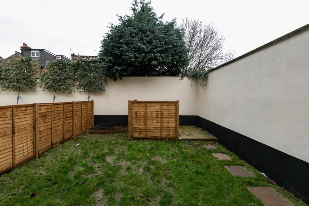 Skyvillion - London Enfield Chase Apartments With Parking & Wifi Exterior foto