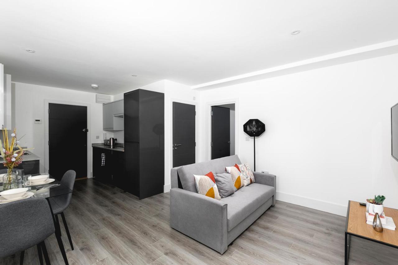 Skyvillion - London Enfield Chase Apartments With Parking & Wifi Exterior foto