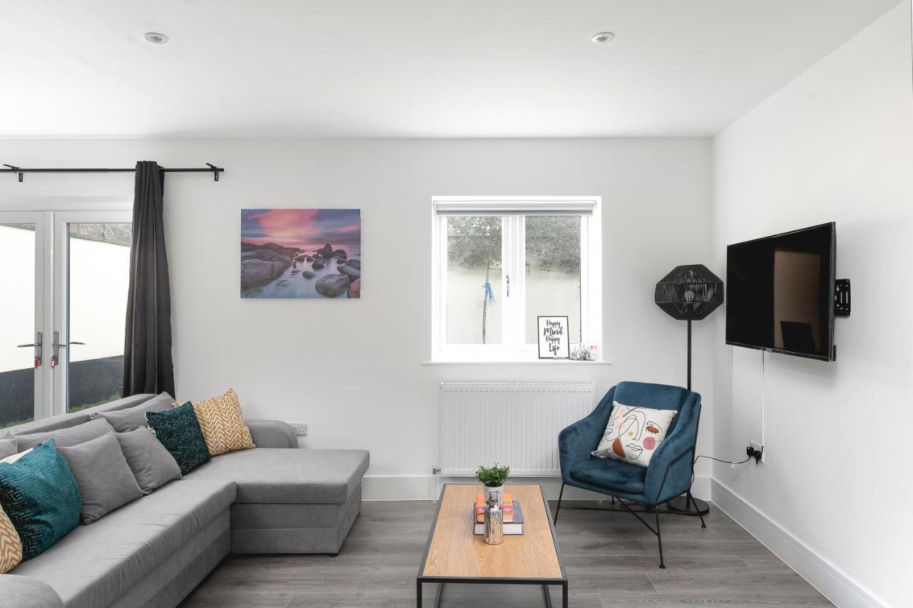 Skyvillion - London Enfield Chase Apartments With Parking & Wifi Exterior foto