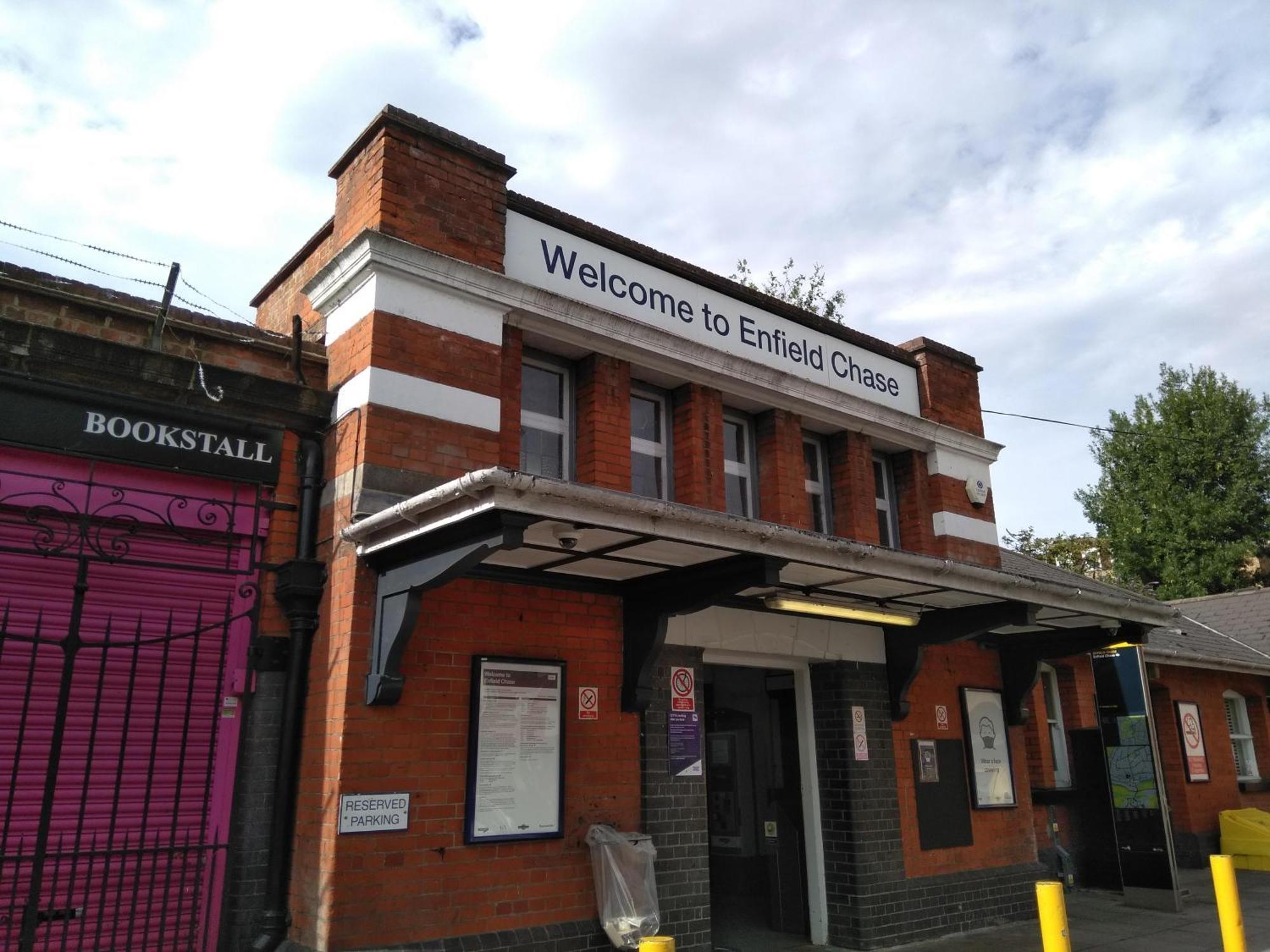 Skyvillion - London Enfield Chase Apartments With Parking & Wifi Exterior foto
